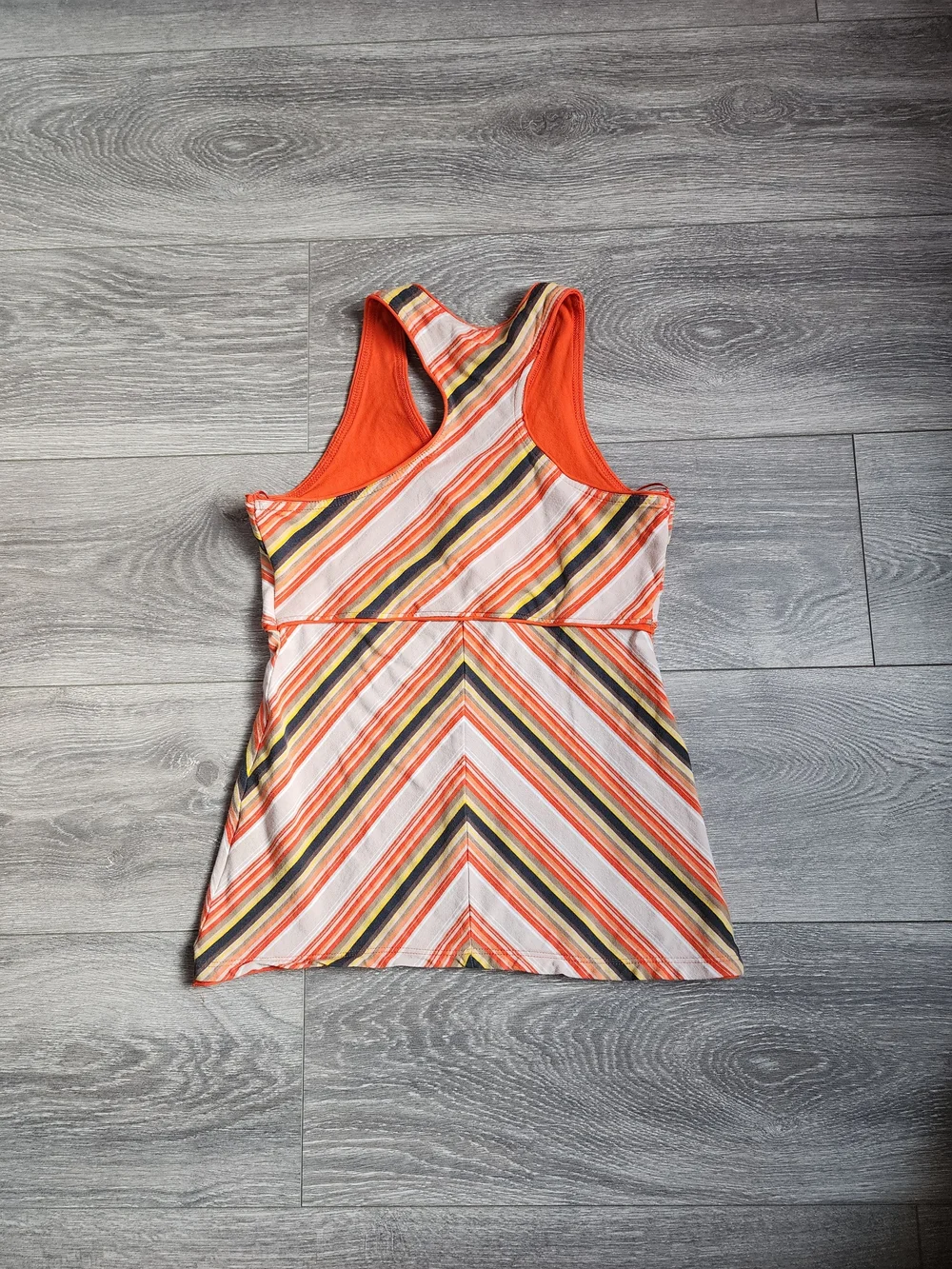 ALO Yoga Orange Striped V-Neck Women’s Fitted  Babydoll Workout Top Sm Y2K Print